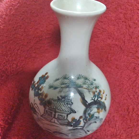 VINTAGE JAPANESE VASE - Picture 9 of 10
